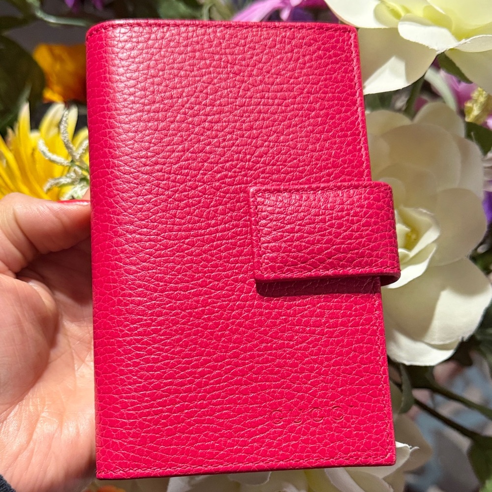 GUCCI Pebbled Leather Card Wallet with ID Window